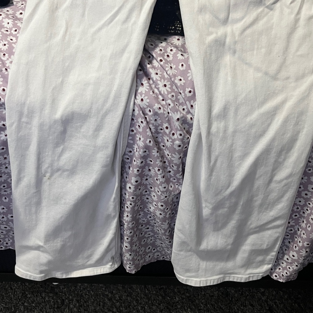 Women's White Jeans - Picture 4 of 4